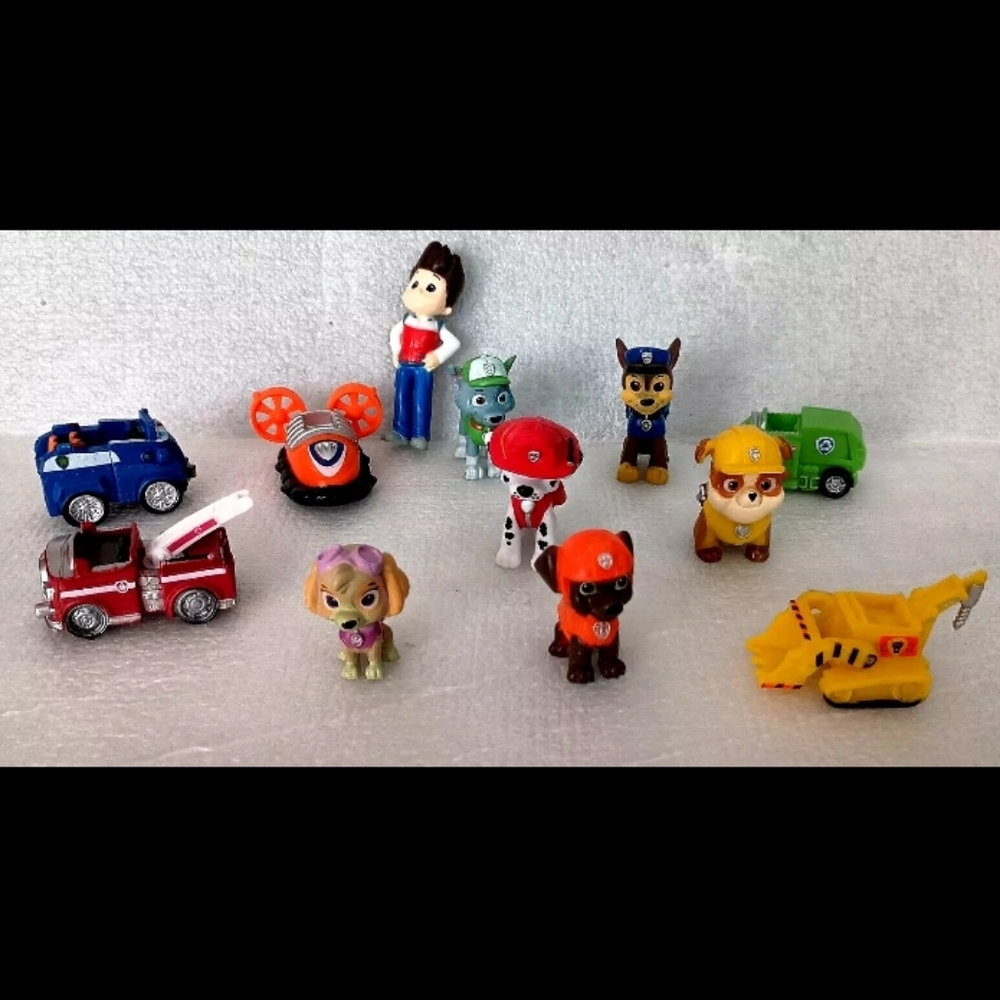 Paw Patrol Vending or Cake Topper 12 Mini Figure Set NOS New Spin Master 2015